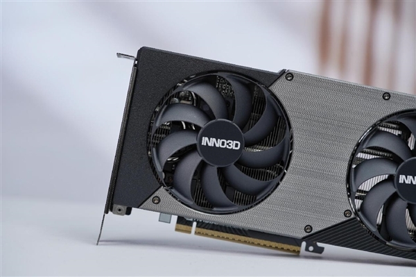 小巧双槽!映众RTX 5060 Ti曜夜16GB显卡图赏