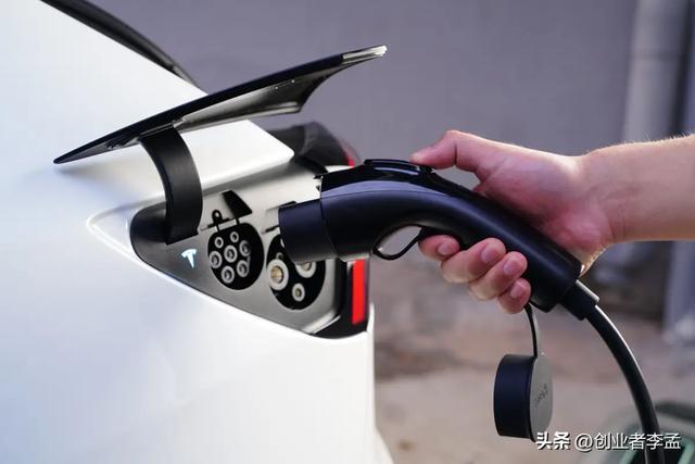 为什么不把USB接口设计为圆形?未来type-c接口会演化为圆形吗?