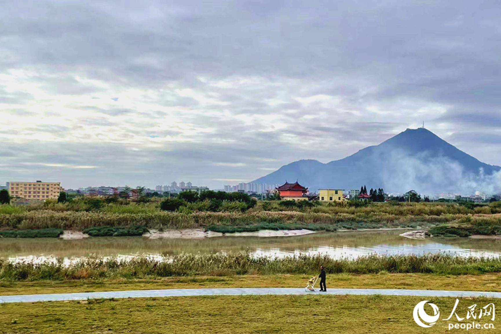 木兰溪河岸如今已成居民休闲之选。人民网记者 林盈摄
