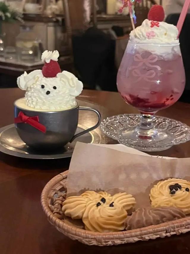 月薪3000的打工人,花几百万给纸片人男友庆生