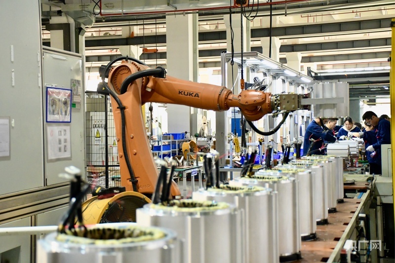 宁德时代电机的智能制造车间(央广网记者 龚雯 摄)