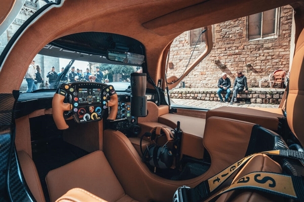 世界唯一一辆!保时捷发布可合法上路的勒芒赛车