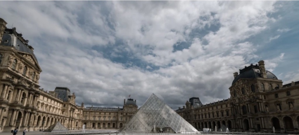 3名蒙面男子持械进入,卢浮宫9件珠宝被抢