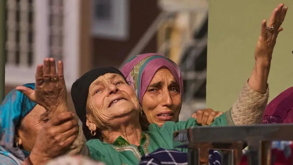 ◆红堡发生爆炸后,遇难者家属上街抗议。