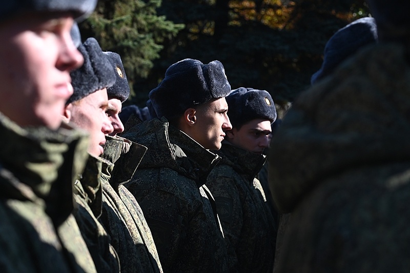 △当地时间10月15日,俄罗斯罗斯托夫州巴泰斯克,当地征兵中心举行仪式。