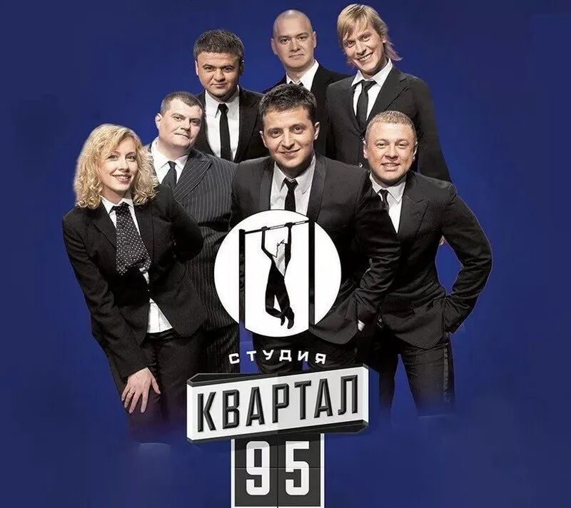 ◆泽连斯基在“95街区工作室”的宣传海报上。