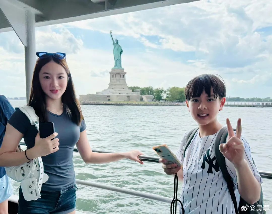 还记得吴尊女儿NeiNei吗？现在长这样？