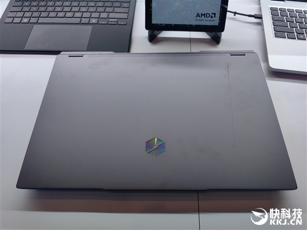 机械革命苍龙16 Ultra拥抱AMD锐龙9 9955HX:搭档RTX 5090双烤高达280W