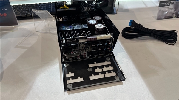 海韵3200W电源配备6个16针接口:杜绝显卡烧毁