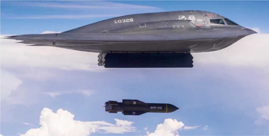 美国国防部称,在今年6月代号为“午夜之锤”的行动中,美军B-2轰炸机群在伊朗的福尔道和纳坦兹核设施共投下14枚GBU-57巨型钻地弹。 英国广播公司(BBC)网站报道截图