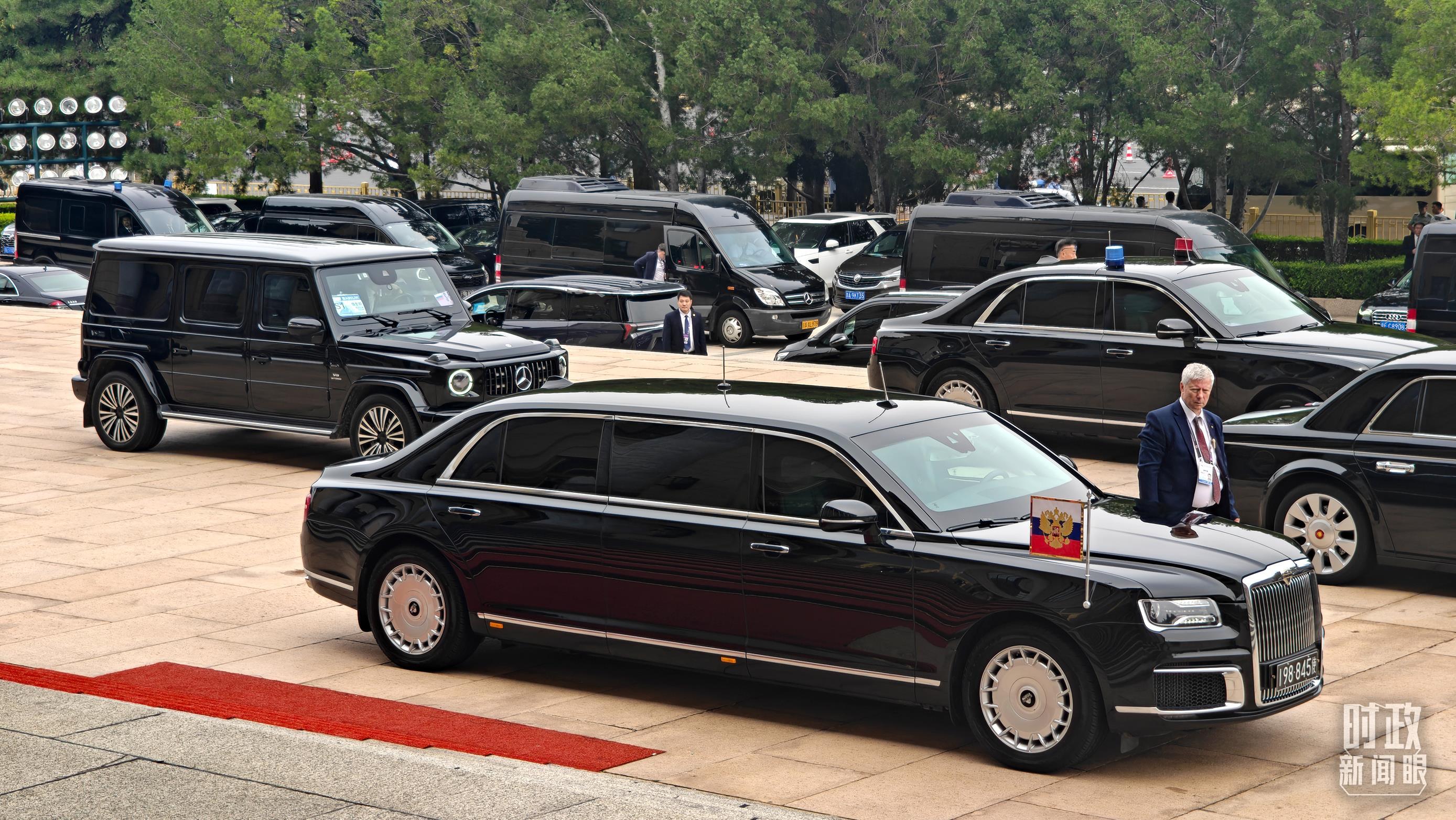 △普京总统乘坐的车辆。（总台央视记者赵化拍摄）