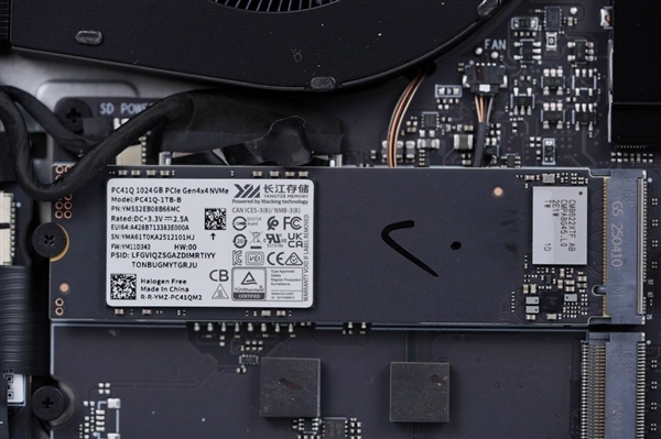 宅系玩家首选!七彩虹橘宝R16 Ultra评测:高颜值金属外观 2k游戏爽玩