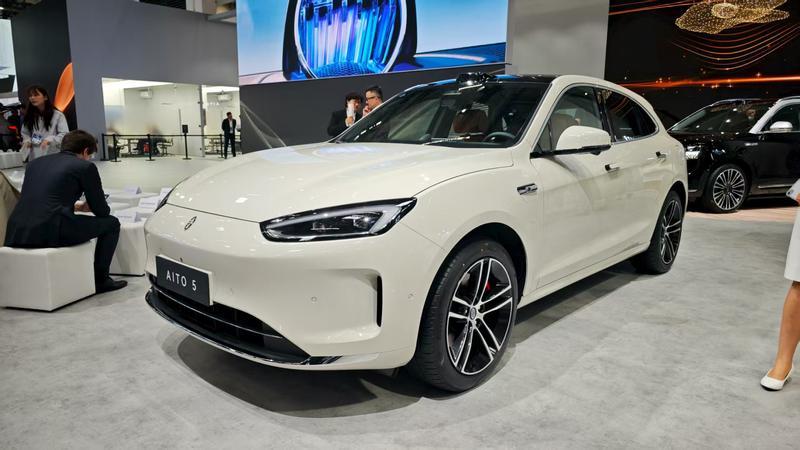 问界M9中东版设计语言_问界_问界M5中东版首发亮相