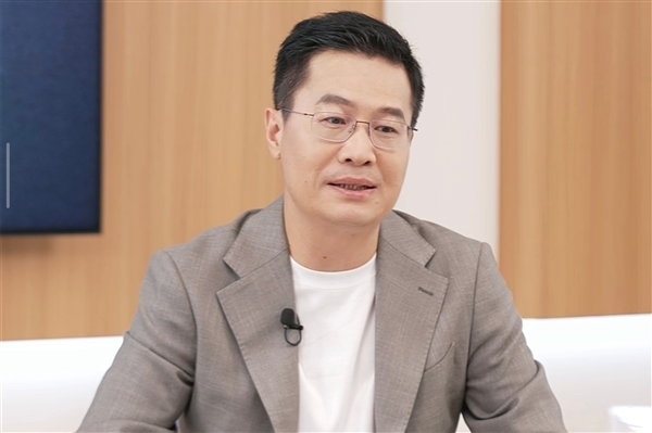 小米17 Ultra为何提前发布 卢伟冰解释原因