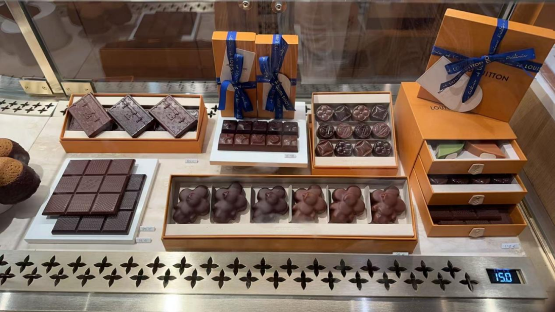 ▲幺幺鲤给客户跑腿买LV巧克力,花了100多欧。图 /访谈者提供