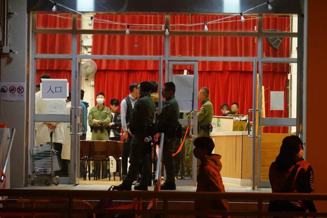 香港新界大埔宏福苑的五级火警发生后,政府各个部门和单位全力进行多方面工作