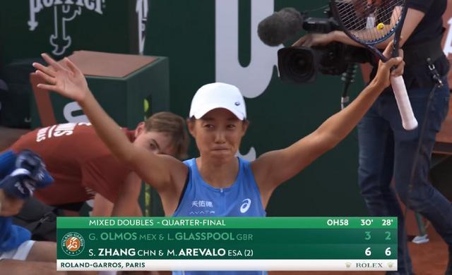 一大早,中国金花喜讯:2-0四强、2大里程碑,郑钦文再战萨巴伦卡