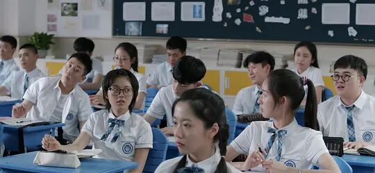 00后班主任,比学生更怕开学