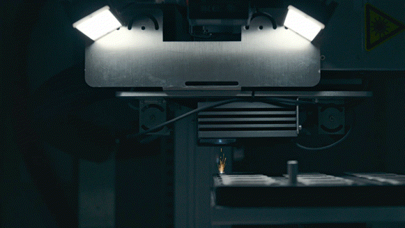 一撮钛粉末,如何变成 Apple Watch 最复杂的金属结构?|独家专访