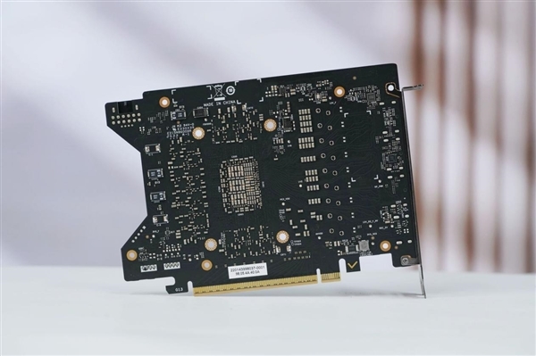 ITX性能小钢炮!七彩虹RTX 5070 Mini OC 12GB图赏