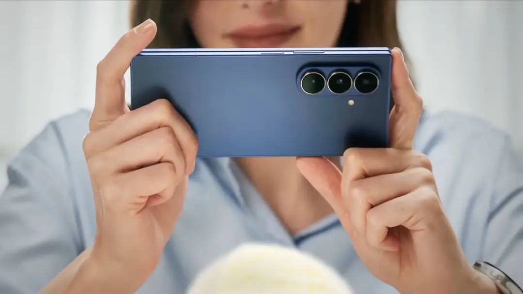 三星发布 Galaxy Z Fold7:国产折叠屏终于棋逢敌手