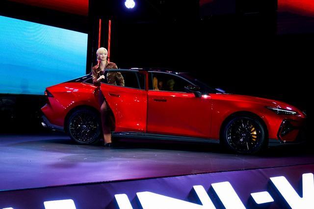 ����������UNI-V�۸�Ȩ����ʽ�������˶����ܲ�9.79��Ԫ��