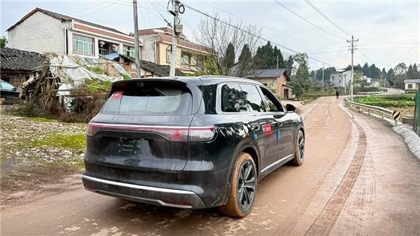 问界M8实车