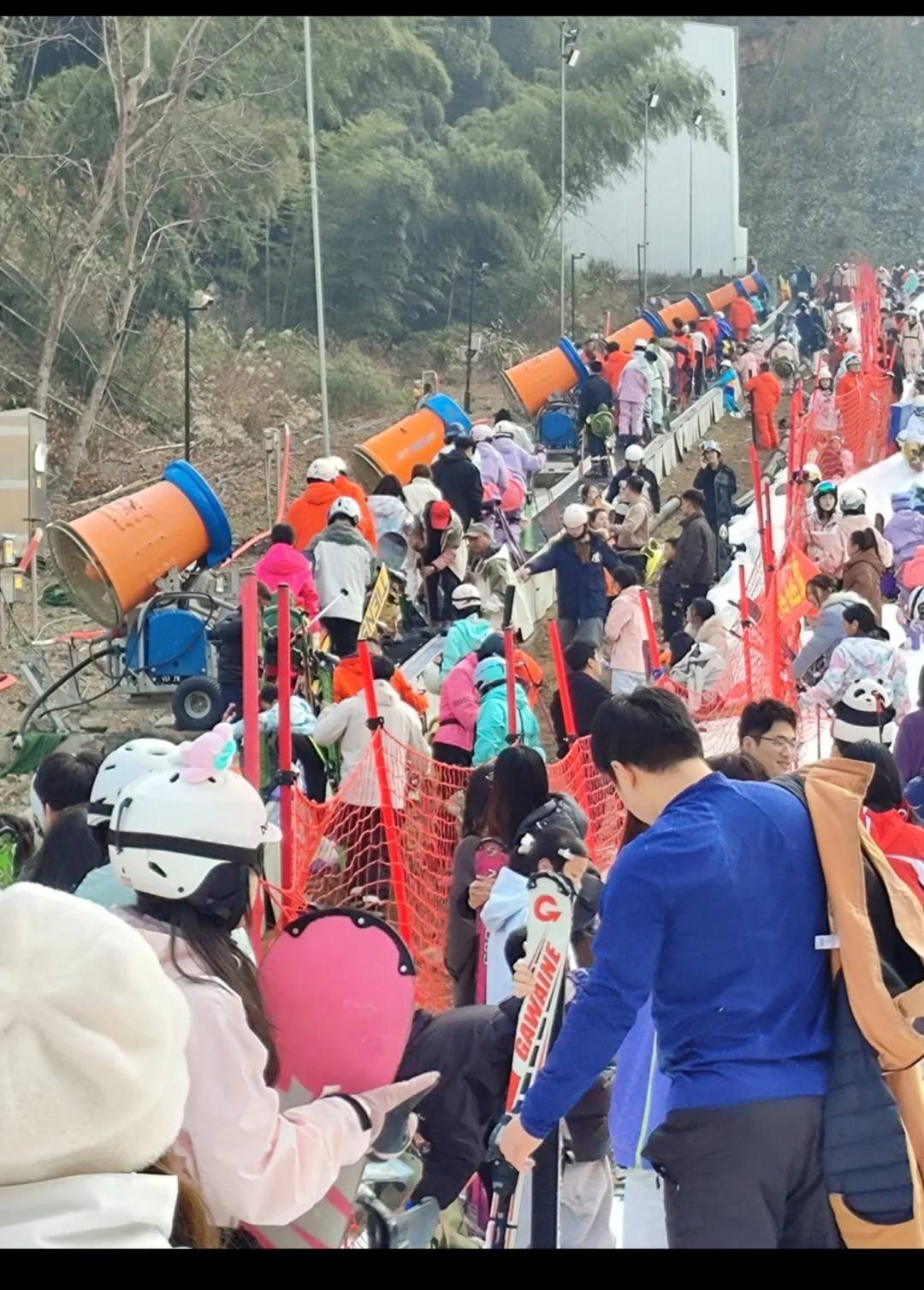 网友分享“魔毯”上人流很大