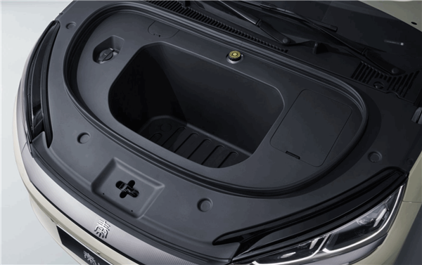 半价特斯拉Model 3国产平替选手!比亚迪秦L EV上市:11.98万起