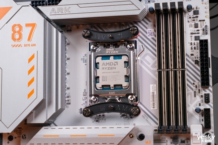 硬派电竞风高端AMD主板 七彩虹CVN X870 ARK FROZEN V14方舟主板评测