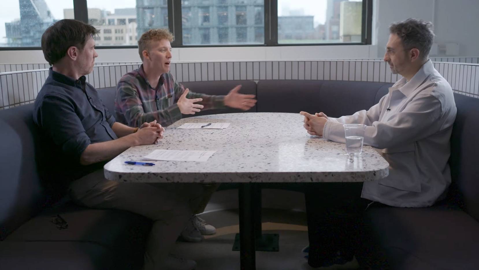 早报|小米汽车智驾更名「辅助驾驶」/苹果App内购有望降价/曝哪吒汽车断网系因流量欠费