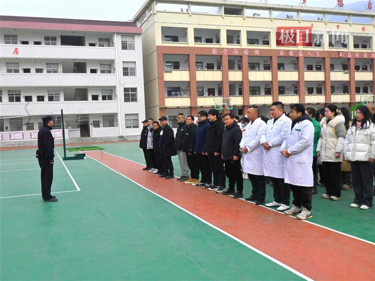 图3:反恐防范知识宣讲现场.JPG