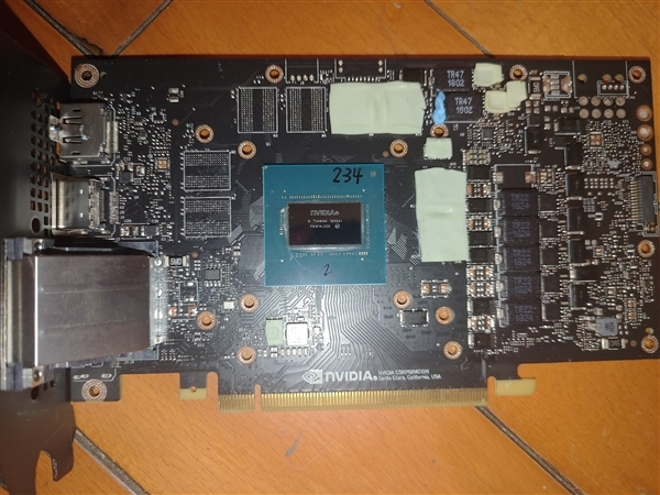 7年前的GTX 1650 SUPER原型卡重见天日:少了128个核心 但多了PCIe 4.0