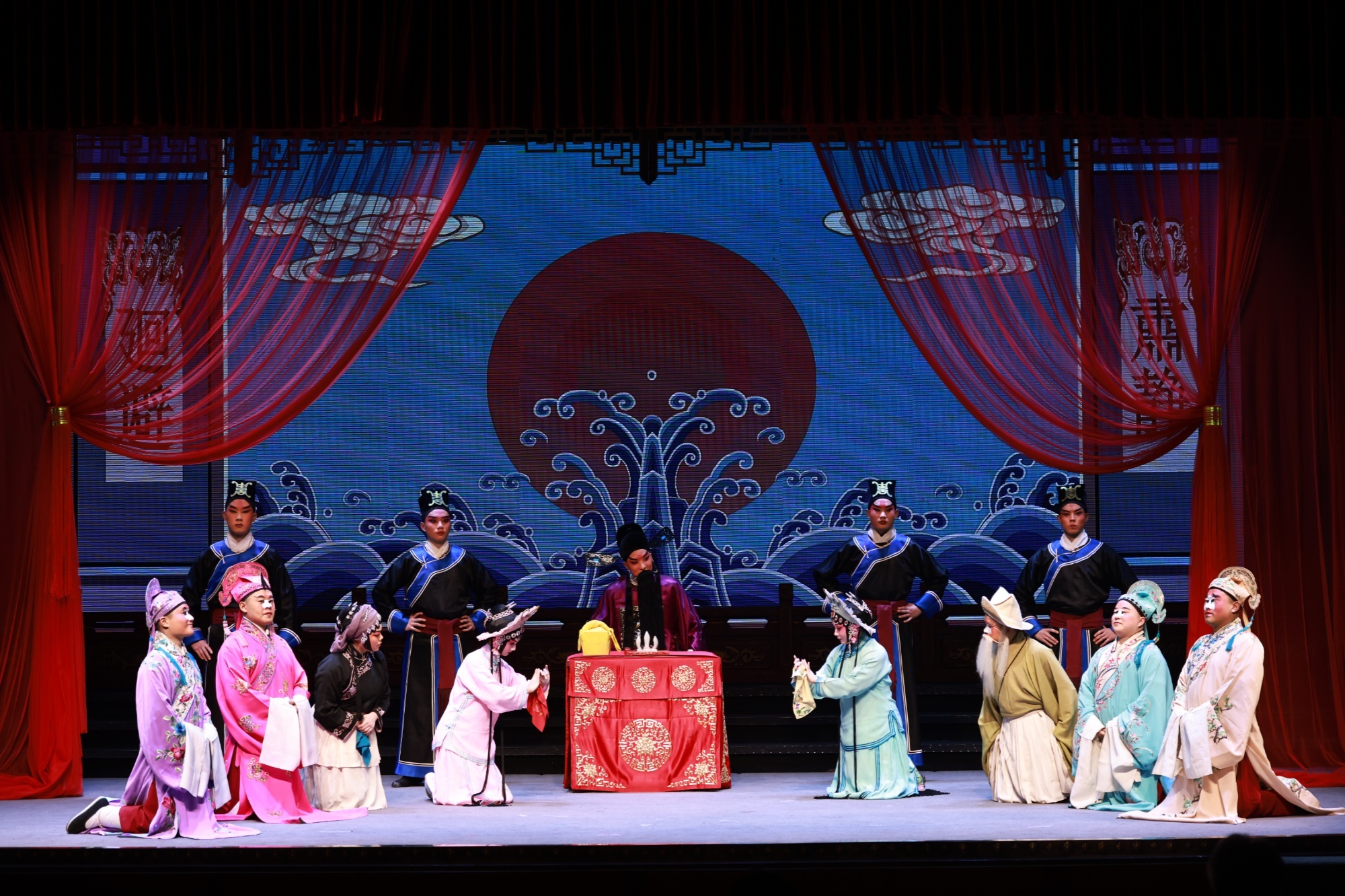 《夺锦楼》演出(央广网发 西安易俗社供图)