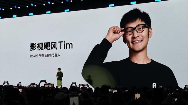 1500万次使用!日均佩戴8小时,同比增长800%,AI眼镜迎来“iPhone时刻”