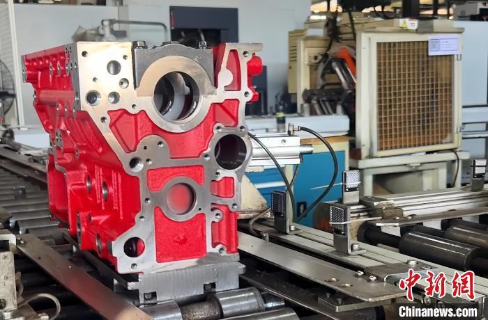 图为全柴动力生产线运行中。中新社记者 储玮玮 摄