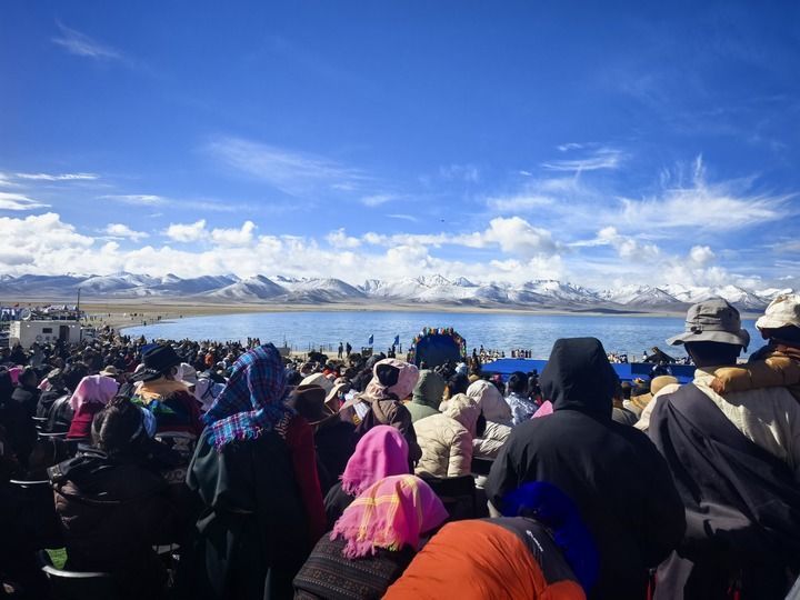 5月19日，纳木错的“开湖日”活动现场。新华社记者庄云凯 摄