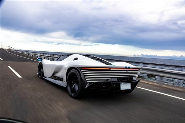 落地超2000万的超跑王者 林俊杰晒出新车法拉利Daytona SP3