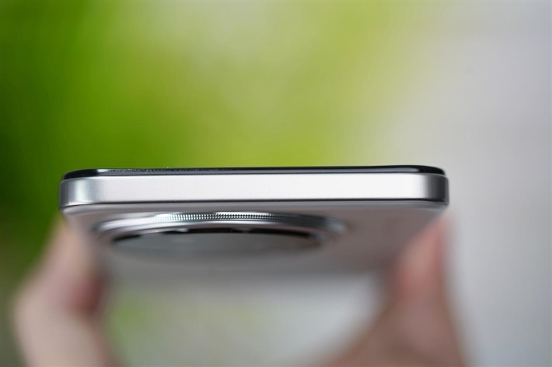 23.5小时霸榜续航榜!vivo Y300i体验评测:超高颜值的一款耐造神机