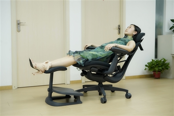 全球首款动态人体工学椅!清闲Libernovo图赏