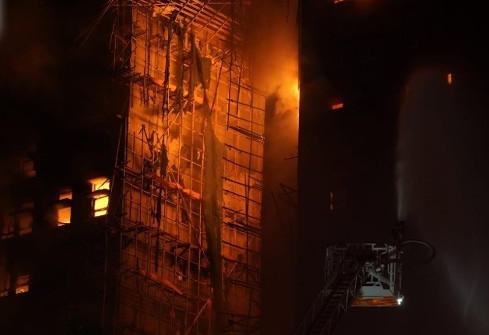 香港建筑物外搭建的竹制脚手架 港媒