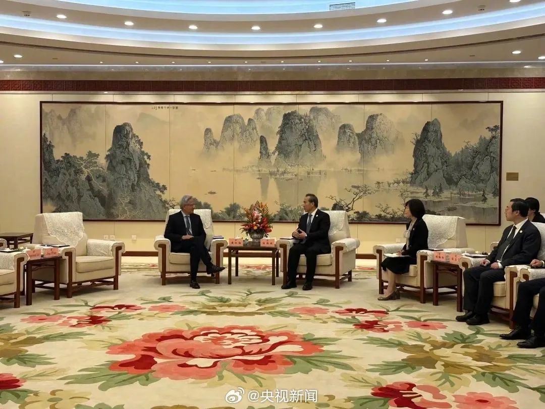 黄仁勋:希望继续与中国合作/豆包 1.5 深度思考模型发布/小米回应博主质疑:车辆已安排过生产,未提车已构成违约