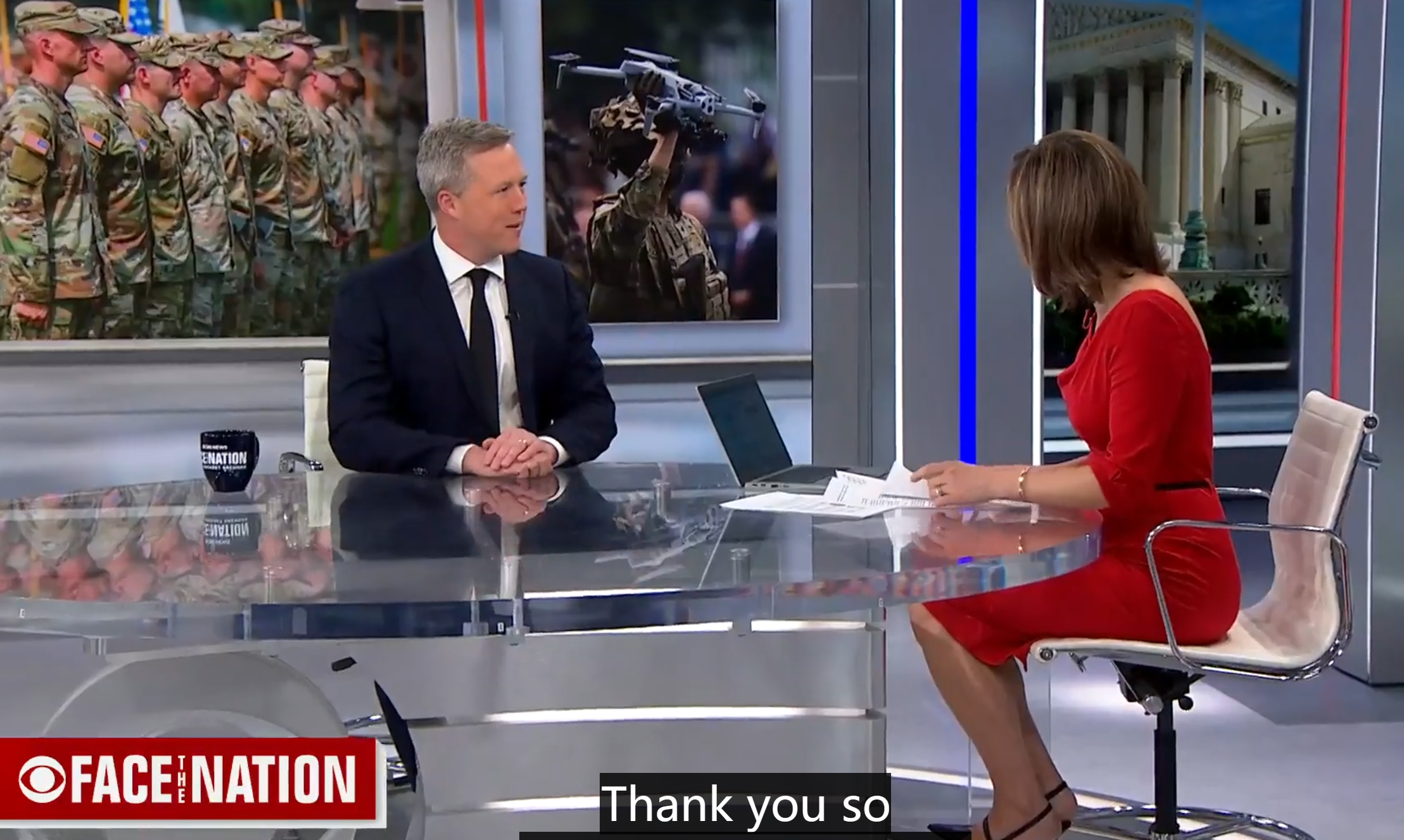 接受采访的美国陆军部长CBS电视台截图