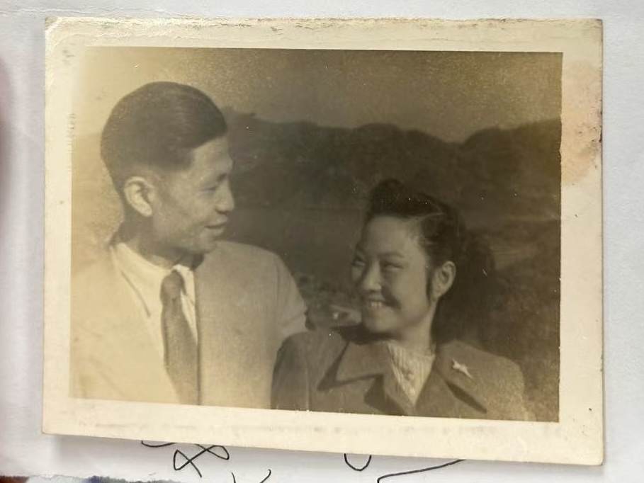 钱林保和高芳仪,摄于1945年香港道风山婚礼。