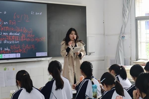 2023꣬ŻʯȪѧ֧̣ΪͬѧӢΡܷ߹ͼ