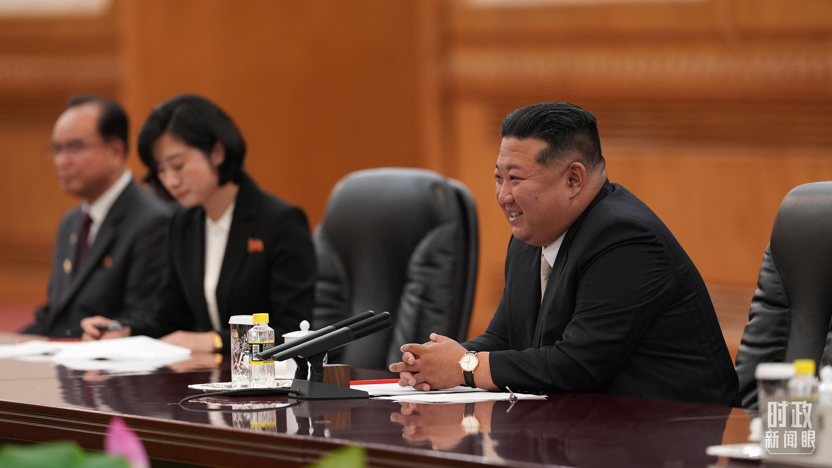 △金正恩在会谈中。(总台记者李晋拍摄)