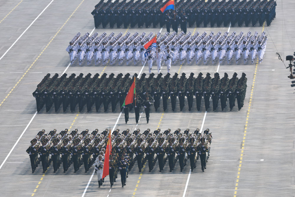 9月3日，纪念中国人民抗日战争暨世界反法西斯战争胜利80周年大会在北京隆重举行。这是徒步方队接受检阅。新华社记者 王鹏 摄