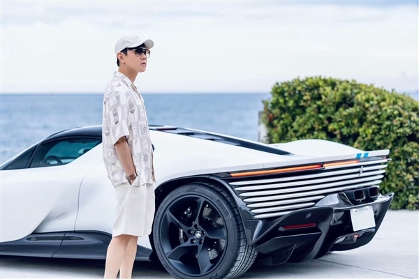 落地超2000万的超跑王者 林俊杰晒出新车法拉利Daytona SP3