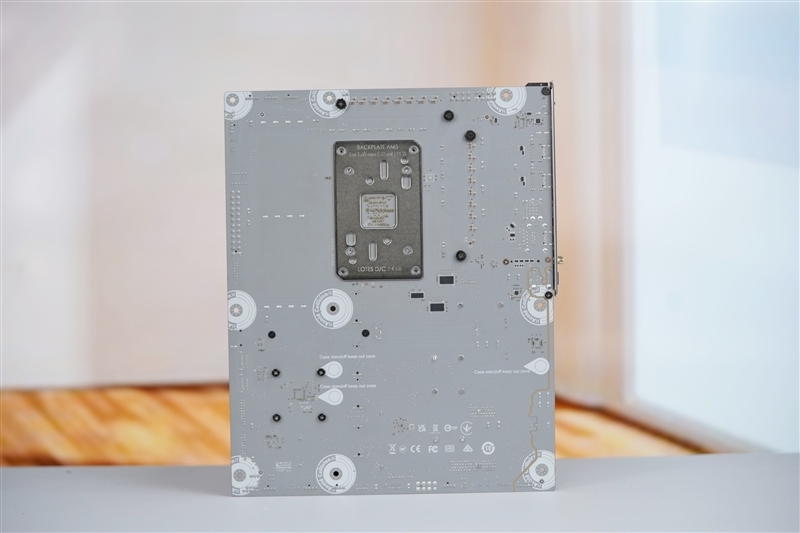 性能与高端X870E持平!微星MPG B850 EDGE TI WIFI主板评测:一键提升10%带宽、降低9ns延迟