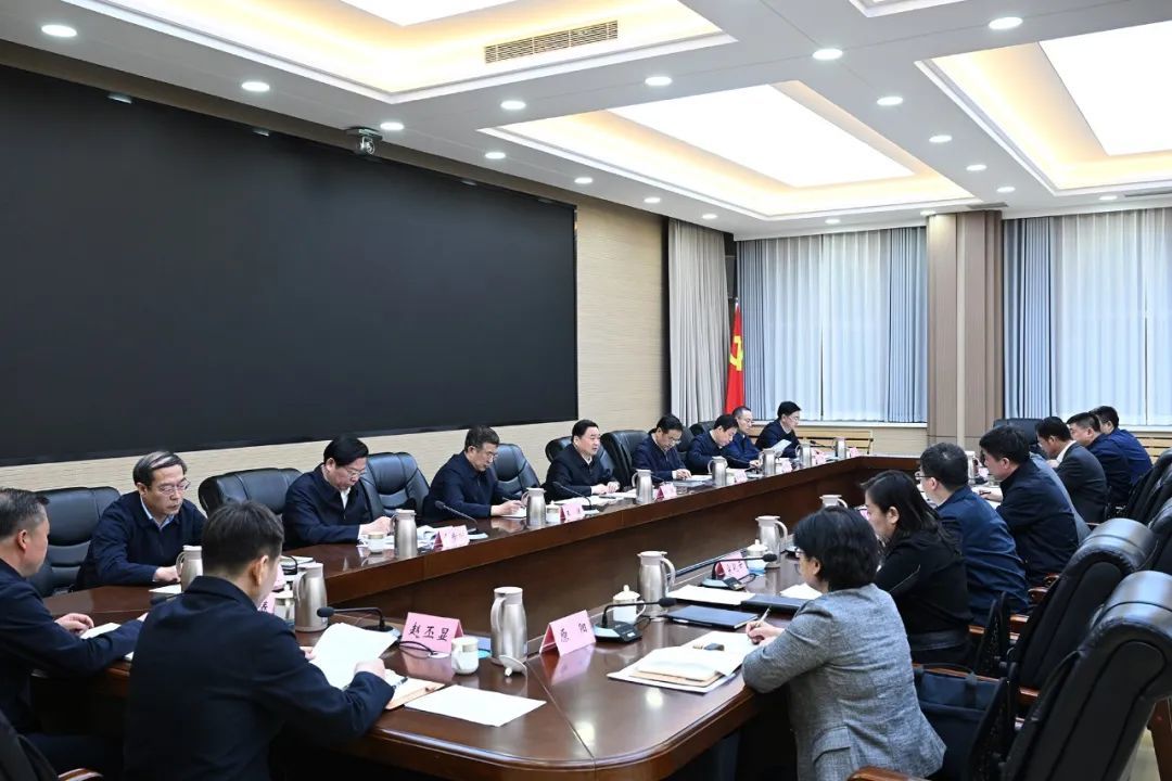 省委书记、省人大常委会主任郝鹏在辽阳主持召开会议。